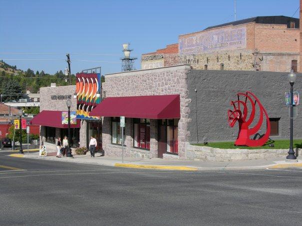 Admire creative works and explore unusual exhibits in this easy cultural stop.