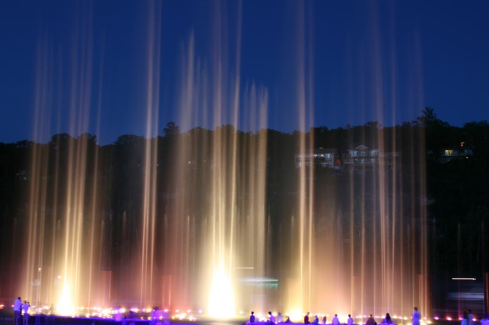 Watch Dazzling Lights at the Branson Landing Fountain Show