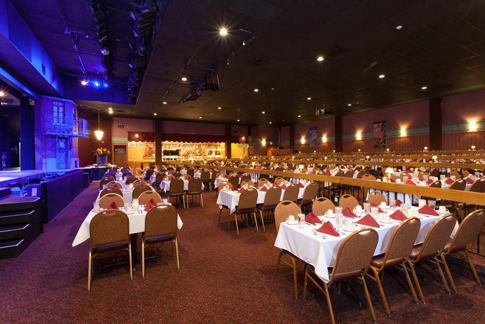 Dine at the Dutch Apple Dinner Theatre