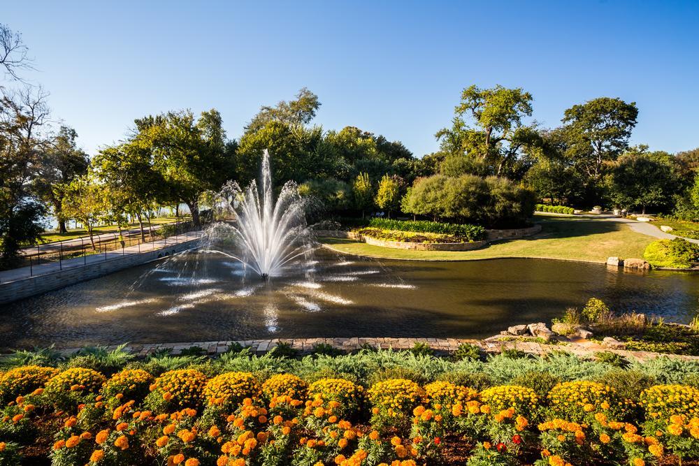 Explore scenic lakeside gardens and enjoy seasonal displays on a relaxing weekend trip.