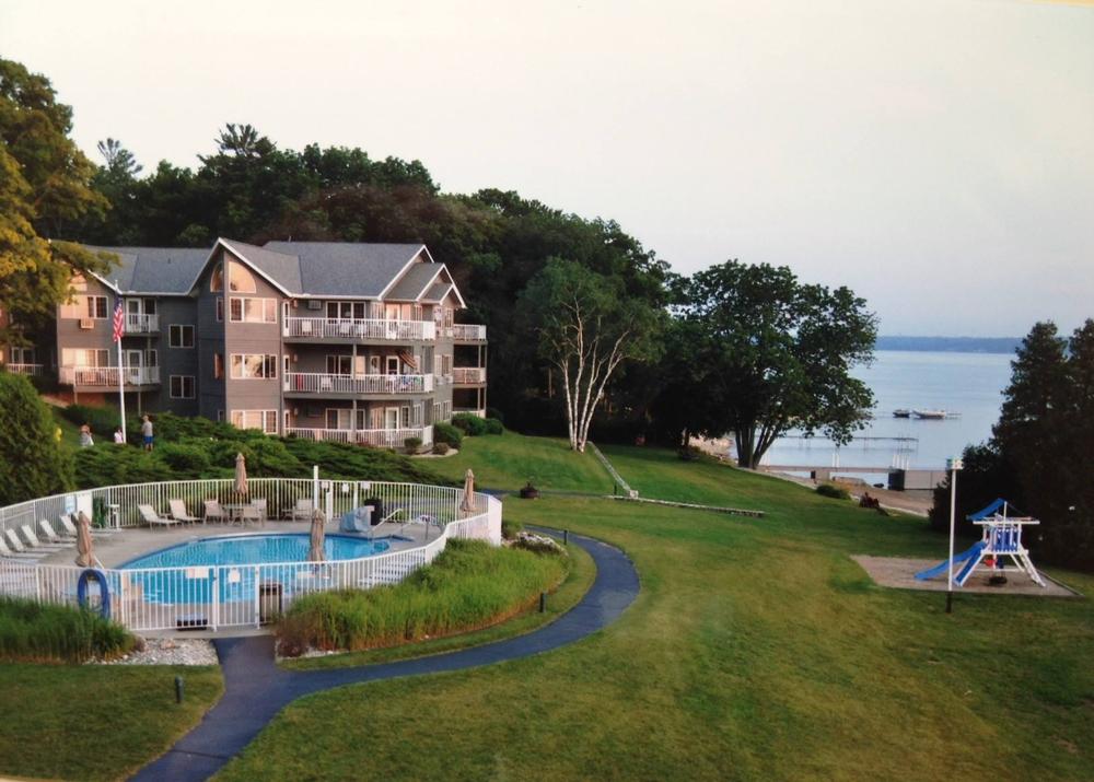 Escape to Bay Shore Inn for Waterfront Tranquility Just 2 Hours from Milwaukee