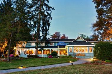 Highland Lake Inn and Resort - 2 hours from Charlotte