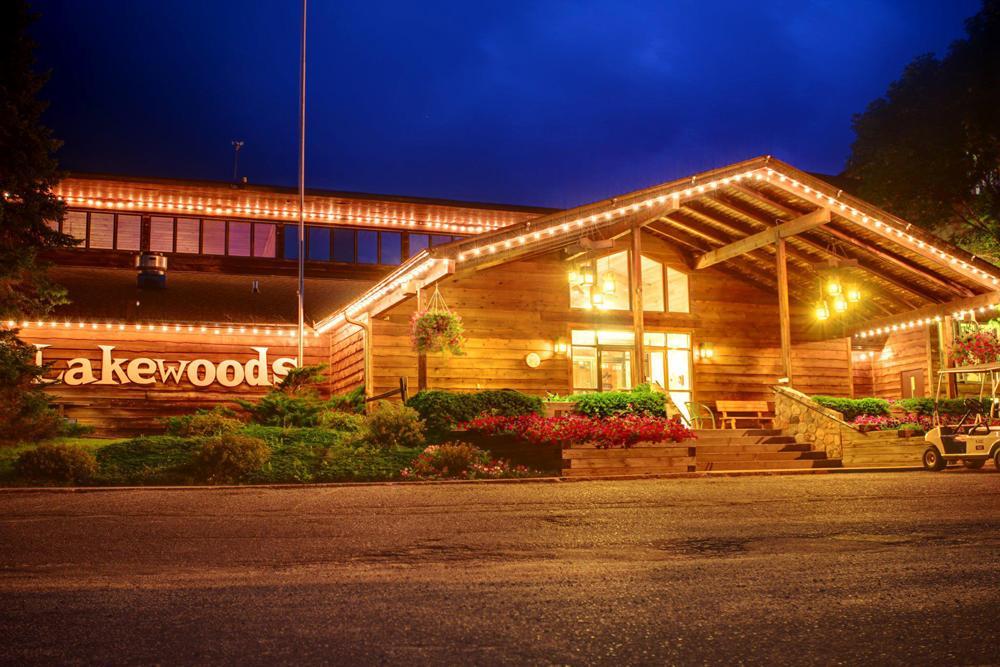 Make the Scenic Drive Worth It at Lakewoods Resort