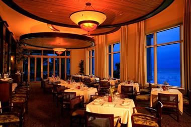 Dining at the Sandpearl Resort