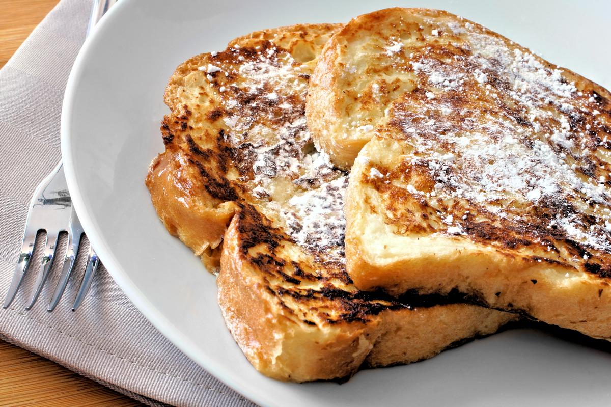 All-you-can-eat seafood and Disney resort charm make this a family favorite with flair