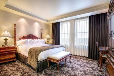 Rooms & Suites