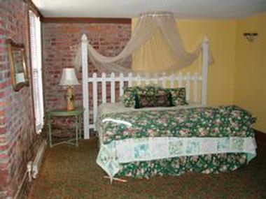 Rooms & Suites