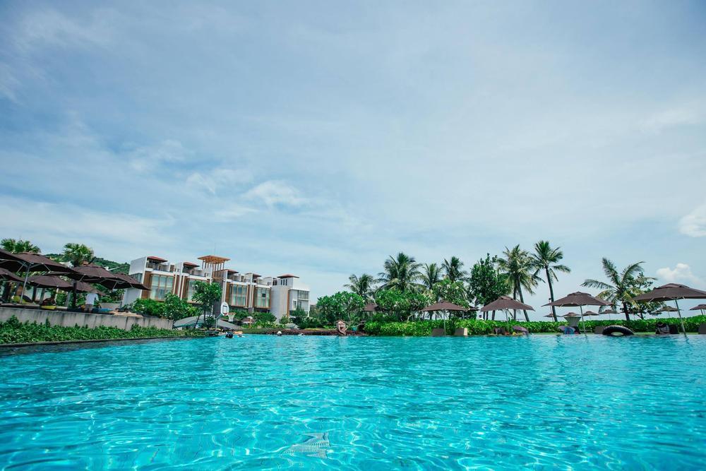 Relax Between Mountains and Sea at Angsana Lang Co