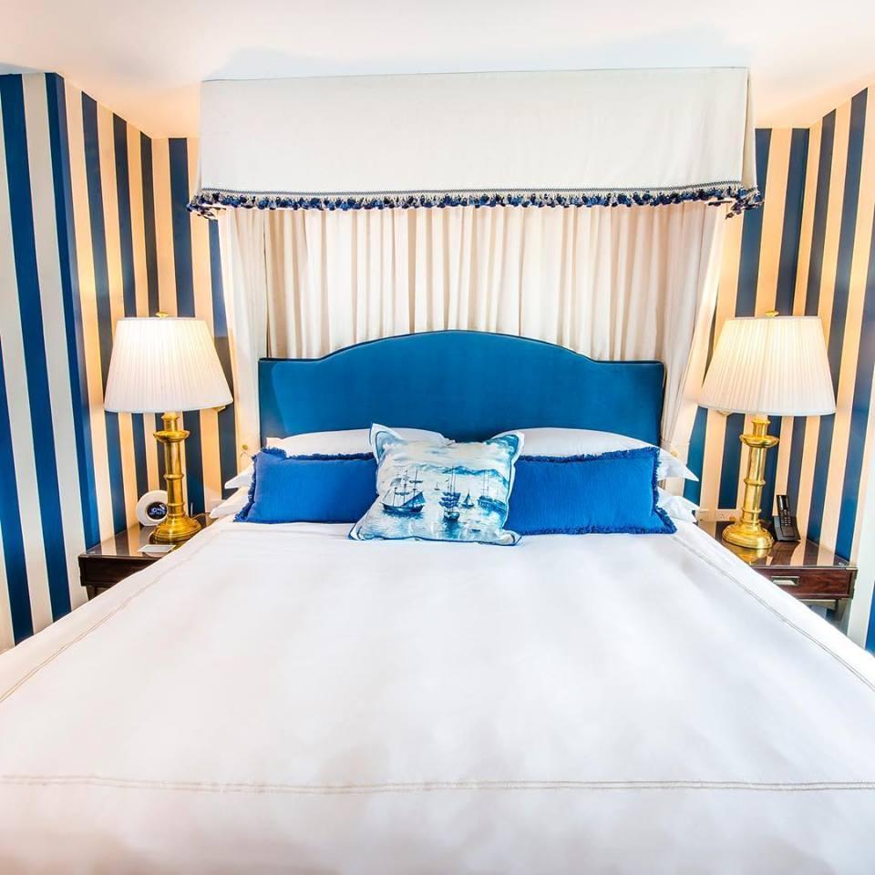 Tour historic halls or sip cocktails by the sea on a stylish weekend.