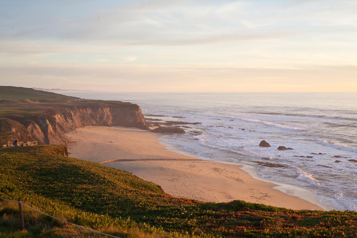 Explore scenic beaches, visit charming shops, and enjoy a romantic coastal getaway.