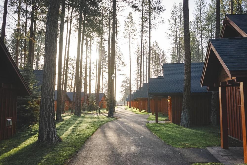 If You’re Dreaming of a Romantic Cabin Escape, Check Into FivePine Lodge & Spa
