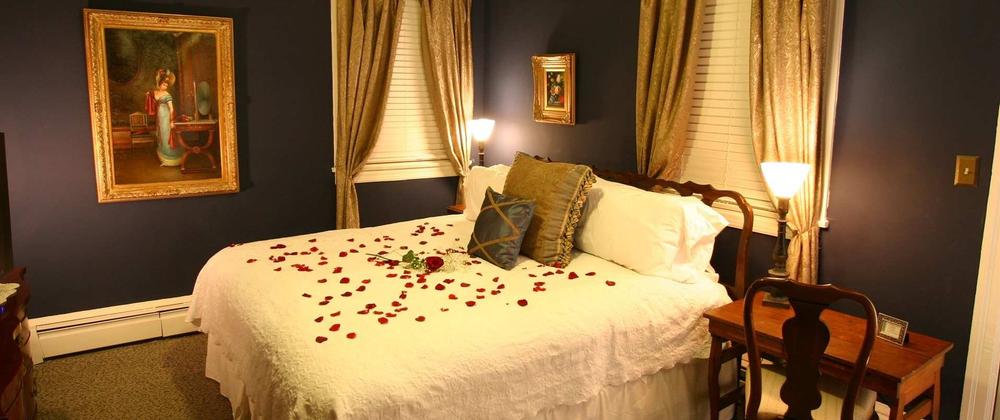 Enjoy cozy rooms and discover charming sights on an easy weekend.