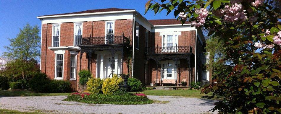 Relax at a historic plantation and enjoy wine tastings with scenic views.