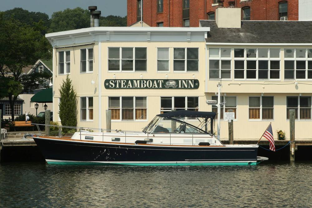 Look at riverfront sights and savor fresh seafood on a charming fall weekend.