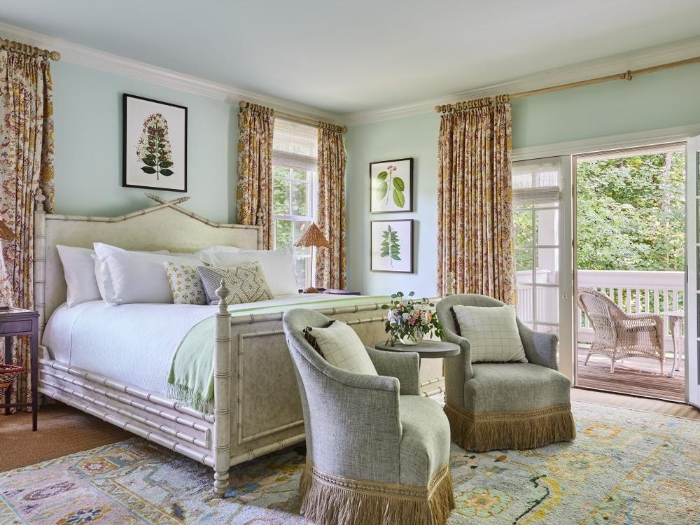 Savor fine dining and explore garden paths on a luxurious spring weekend.