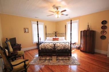 Rooms & Suites