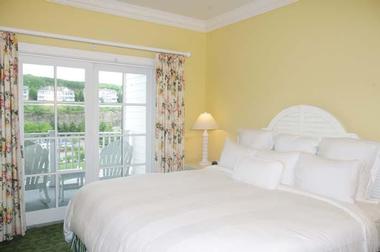 Rooms & Suites