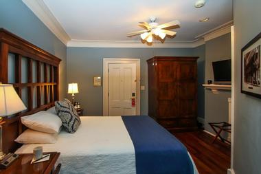 The Marshall House Rooms & Suites