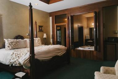 Rooms & Suites