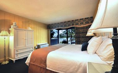 Rooms & Suites