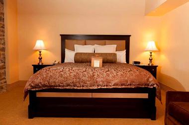 Rooms & Suites
