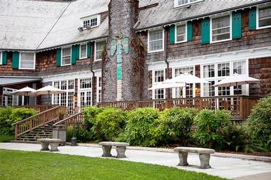 Dining & Amenities
