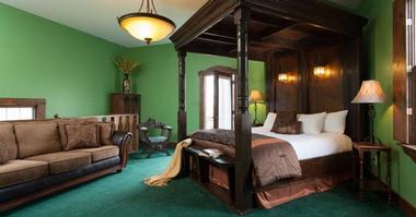 Ravenwood Castle Weddings
