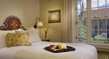 Rooms & Suites
