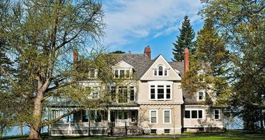 Inns of Aurora