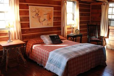 Deerwoode Rooms & Suites