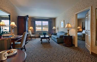 Rooms & Suites