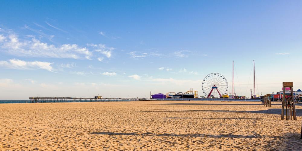 Ride the Ferris wheel and play games with kids by the water.