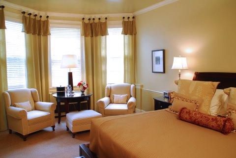 Girls Weekend Getaway in South Carolina - Rhett House Inn