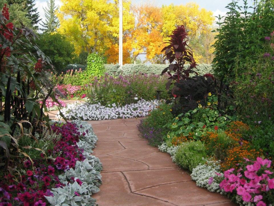 Wander Through Peaceful Gardens and Vibrant Landscapes at Cheyenne Botanic Gardens