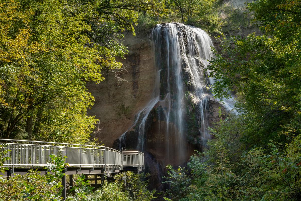 Walkway to Smith Falls