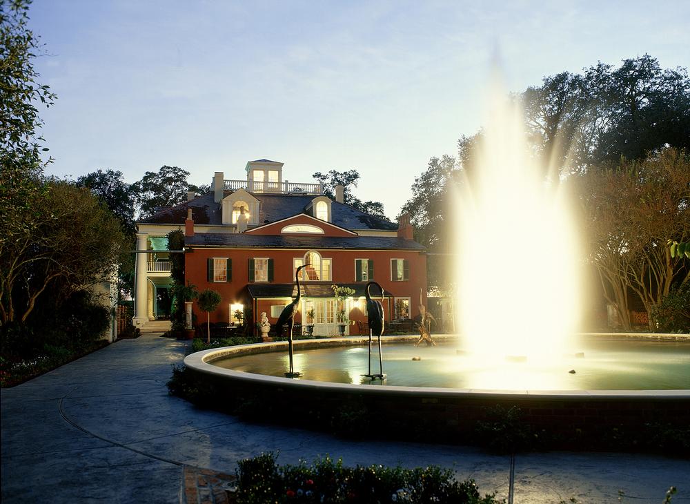 Tour grand rooms and stroll lush gardens on a romantic trip from New Orleans.