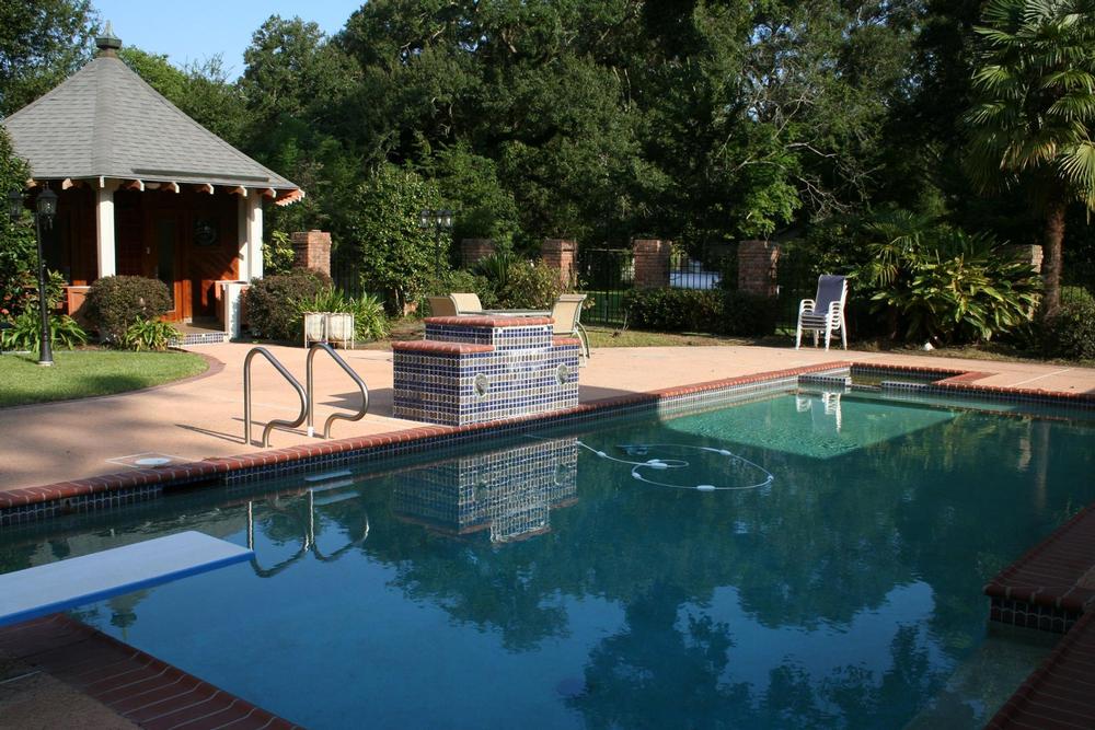 Savor Cajun breakfasts and relax on a peaceful, affordable countryside escape.