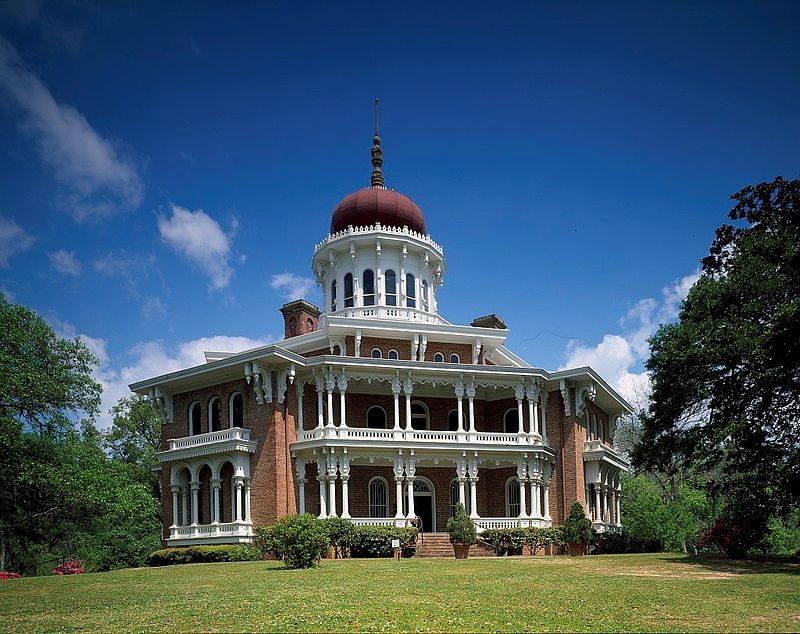 Admire this romantic, unfinished antebellum mansion on a quiet Natchez trip.