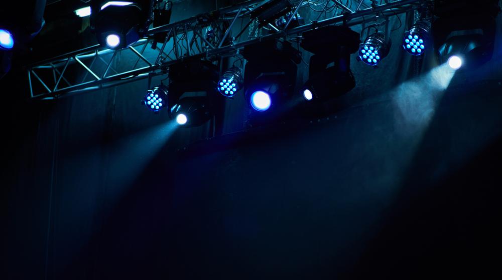Enjoy live music and comedy acts in this easy downtown attraction.