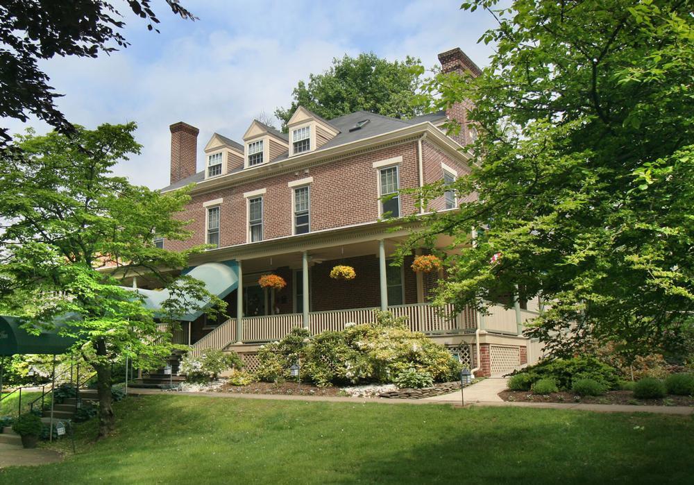 Lafayette Inn - 1 hour 30 minutes from Philadelphia