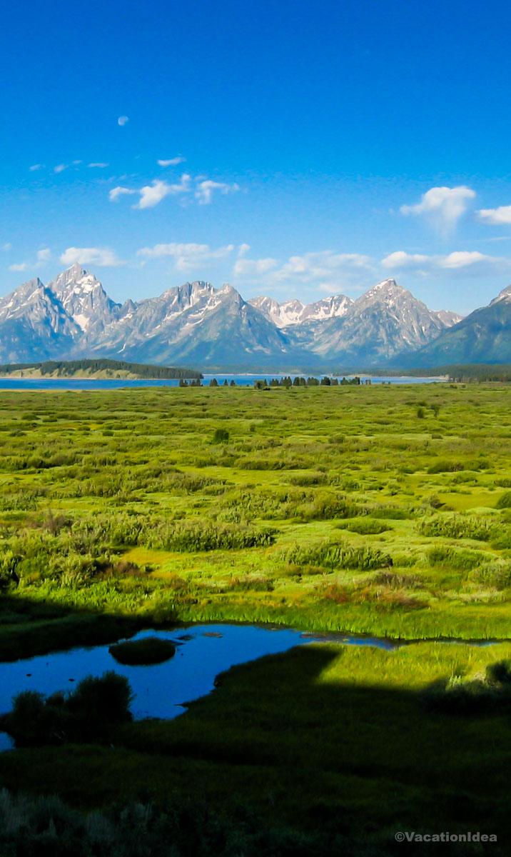 In the morning we drove towards Grand Teton National Park where I took this photo