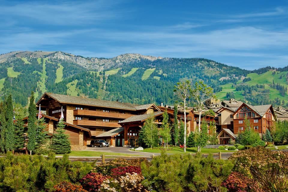 Relax in cozy rooms and enjoy rejuvenating spa experiences.