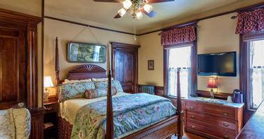 The Cedar Crest Inn