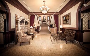 MarQueen Hotel