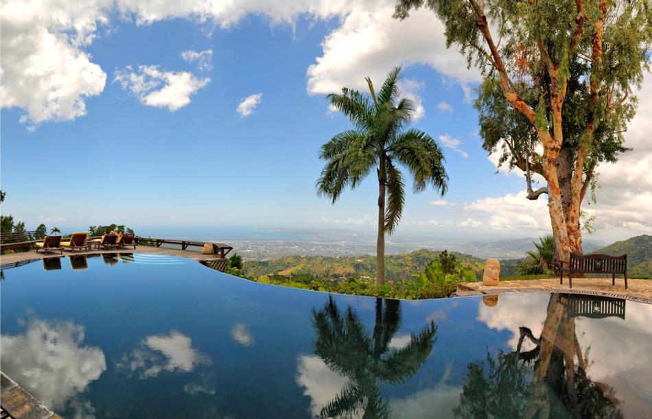 Rise Above the Clouds and Find Peaceful Luxury at Strawberry Hill