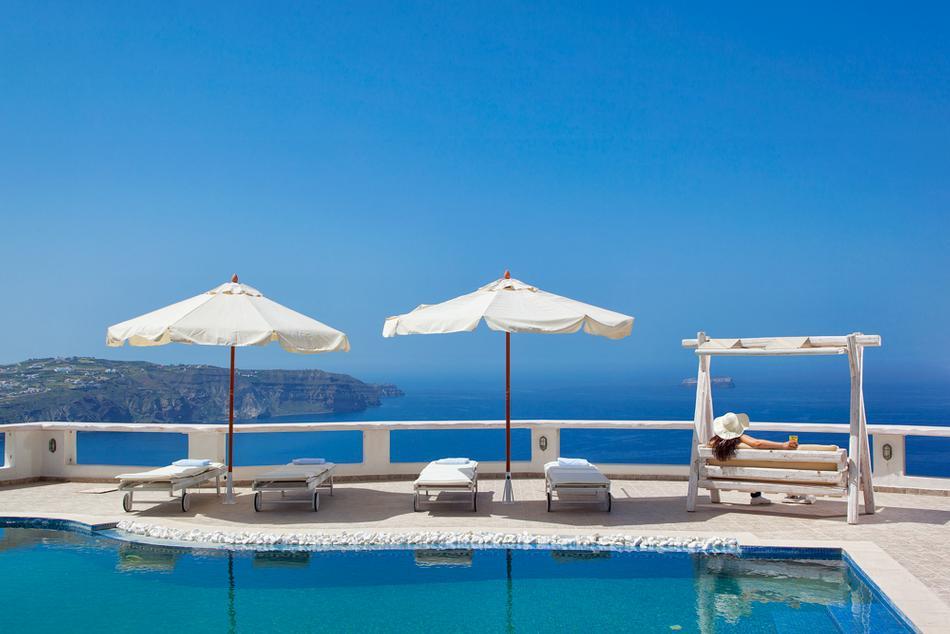 Savor breakfast with views and relax on an affordable romantic weekend.