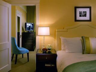 Twisted Love at Hotel deLuxe