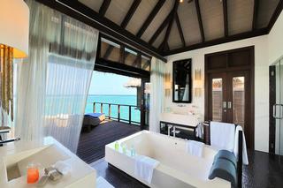 Club Coco Palm Villa Bathroom at Coco Bodu Hithi Maldives