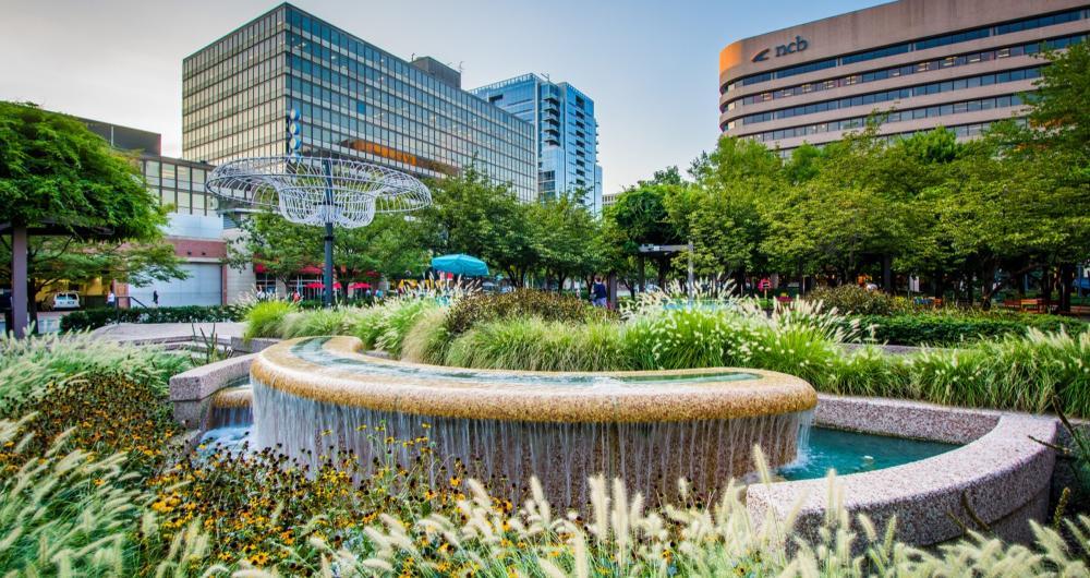 Crystal City, Virginia - Skyline Walks & Metro Quiet