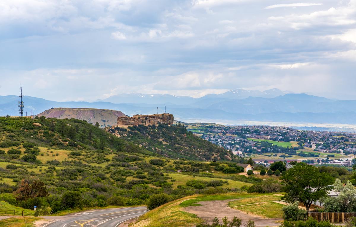 Castle Rock, Colorado: Cliffs, Coffee & Time That Lingers